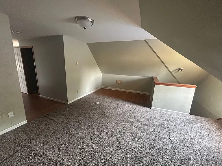 505-507 N Farrington Street — Photo 14
