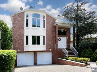 6 2nd St, Englewood Cliffs, NJ 07632