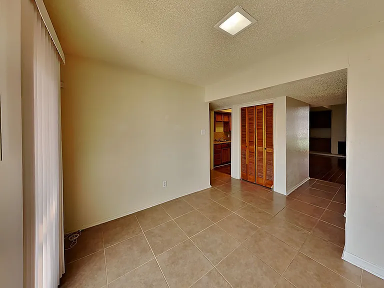 3413 W 5th St — Photo 7