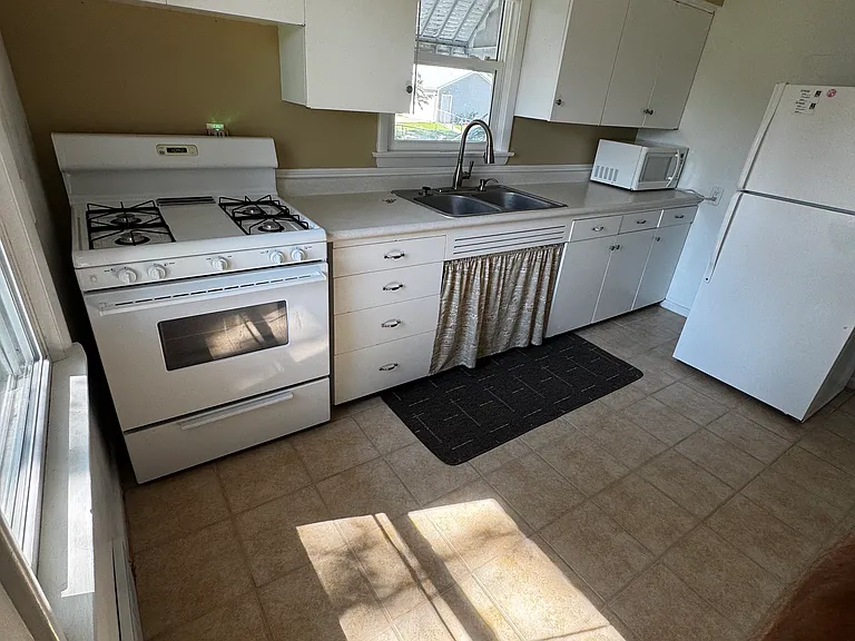408 Christopher St — Photo 6