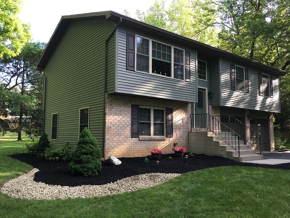 2nd image of 596 Redfern Ln