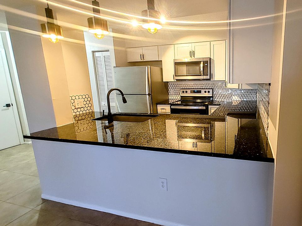 Granite over hang can easily accommodatite 4 or more bar stools