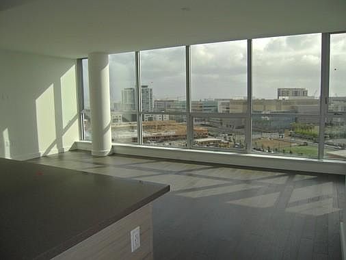 4th image of 738 Long Bridge St #718