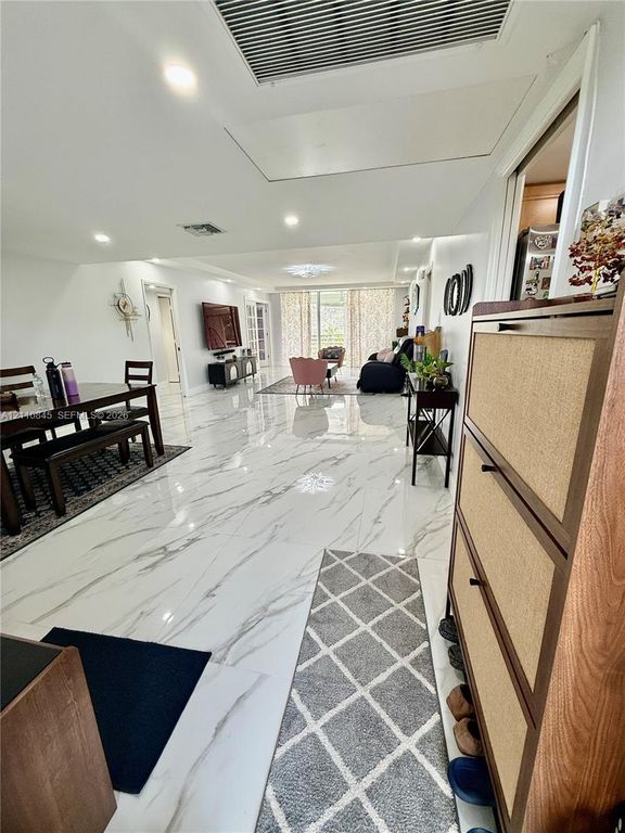 565 Oaks Ln APT 410, photo 3