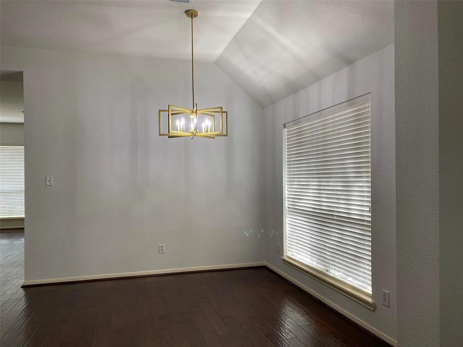 3 bed, 2056 sqft, $2,450 — Photo 3