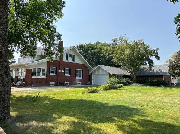 321 S 3rd St, Emery, SD 57332