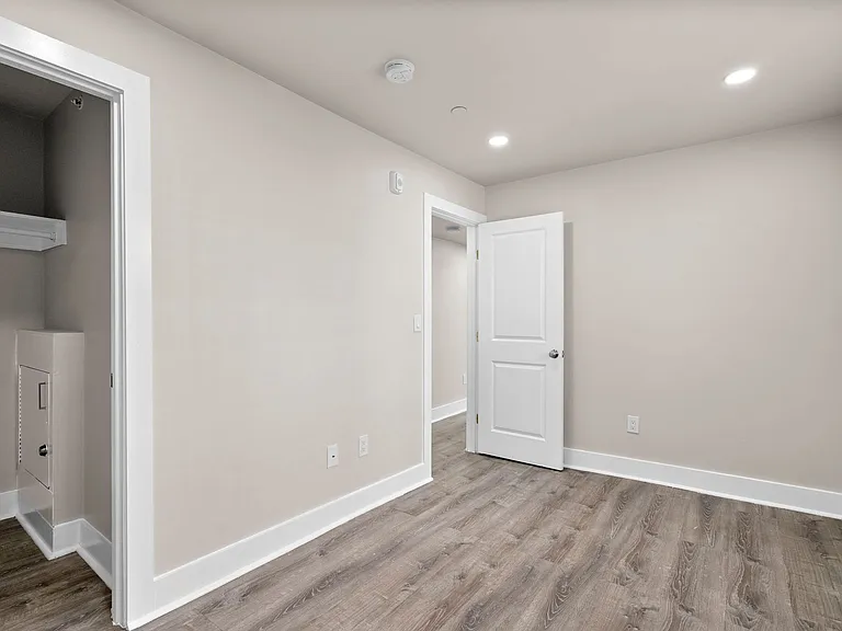 725 20th St NE — Photo 13