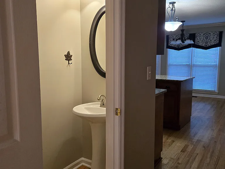 1/2 bath downstairs