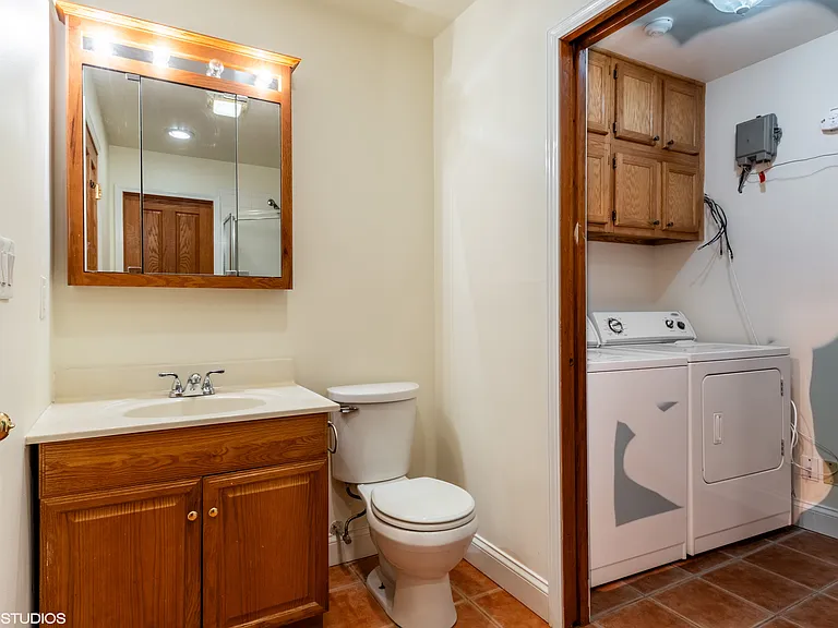 2542 N Talbott St — Photo 8
