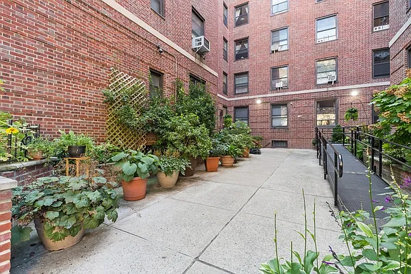 Rented by Compass | media 13