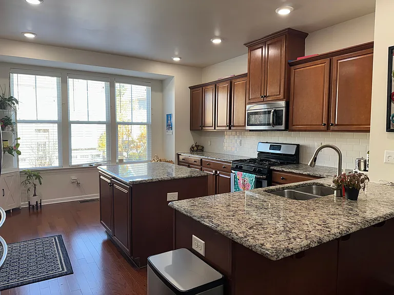 723 Edgewater Ridge Ct — Photo 4