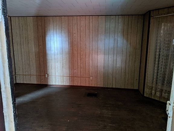 5th image of 301-03 Loomis Ave