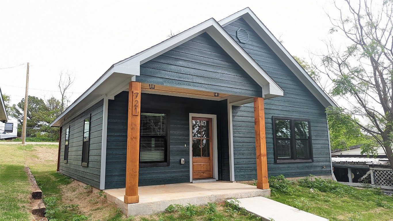 721 E Texas St, Denison, TX 75021 Zillow