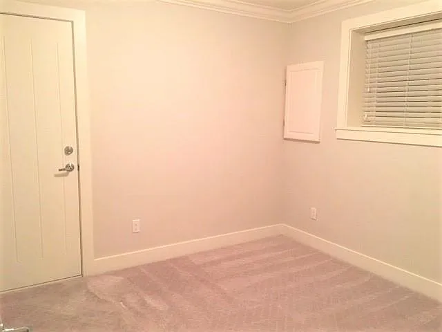 422 W 6th St — Photo 2