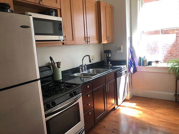 3rd image of 815 Elm St APT C