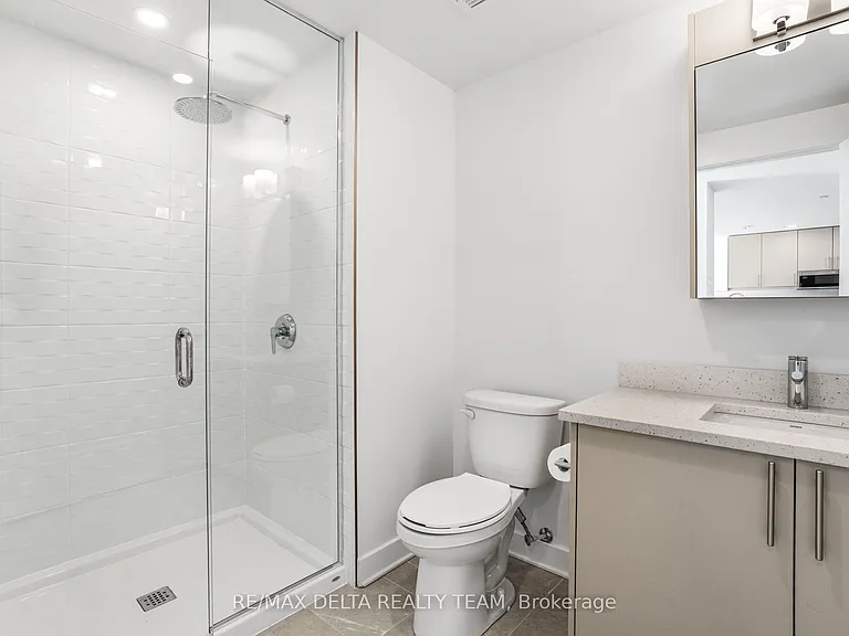 180 George St #2208 — Photo 21
