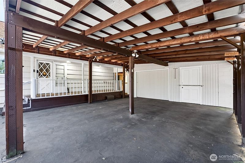 5th image of 10104 48th Avenue E