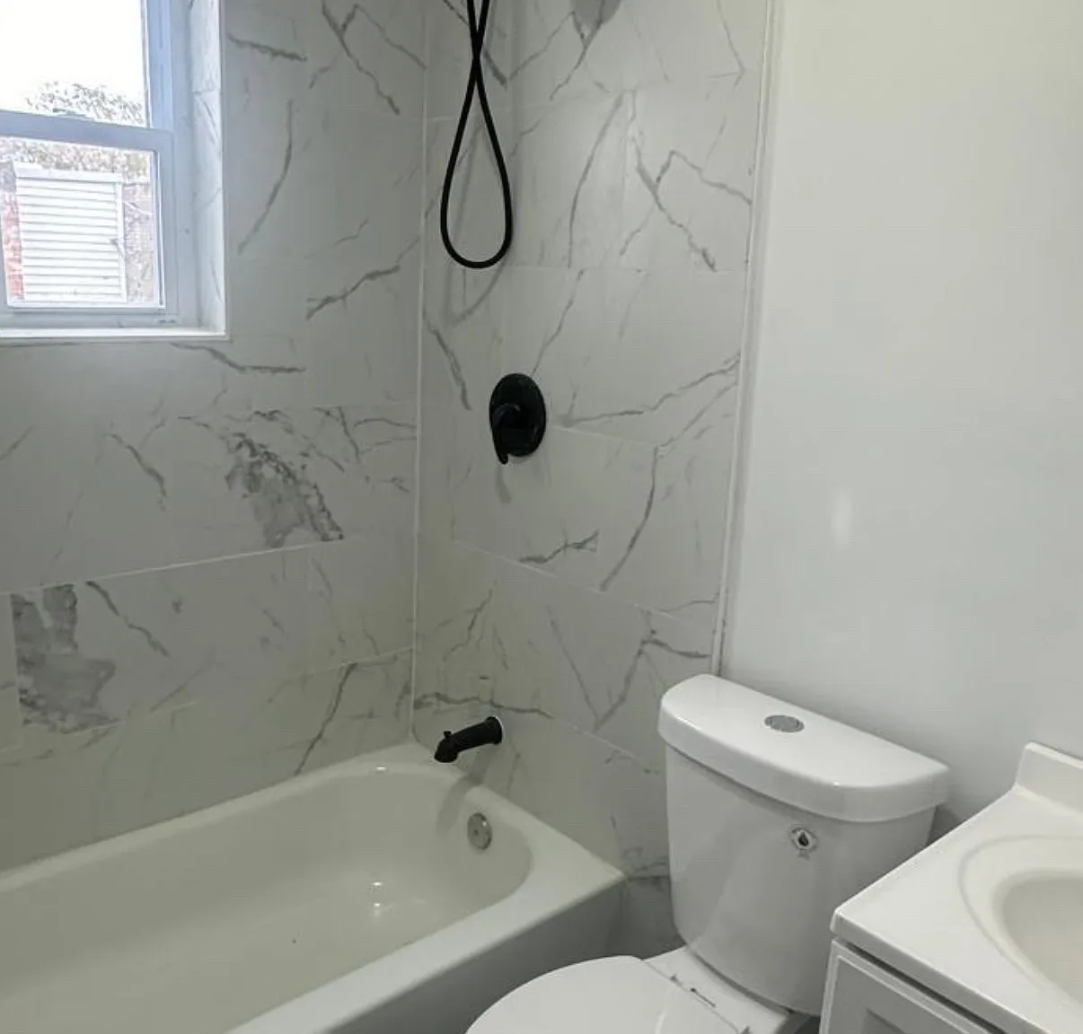 3 bed, 1.5 bath, 1140 sqft, $1,500 — Photo 3