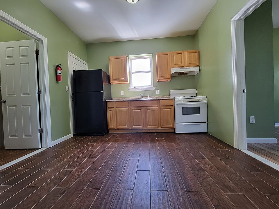 1st image of 453 S 18th St #32E