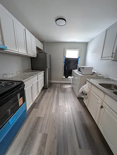 297 1/2 Windsor St #1/2 Photo 1
