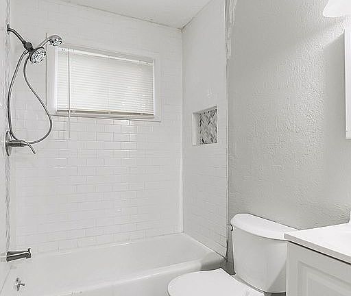3rd image of 613 N 13th Ter