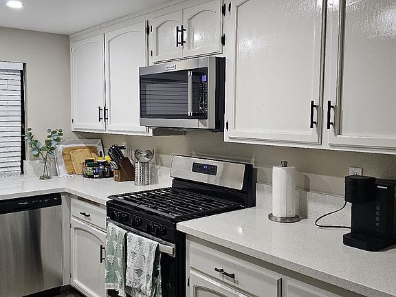3rd image of 25313 Minnetonka Ct