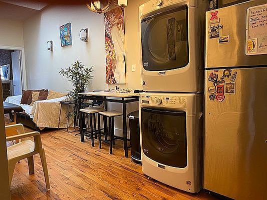 2nd image of 556 Bainbridge St APT 3L