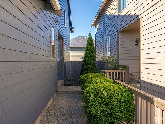 3rd image of 17428 93rd Avenue Ct E