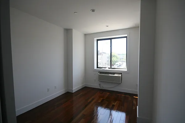 Rented by Makover Group Inc | media 35