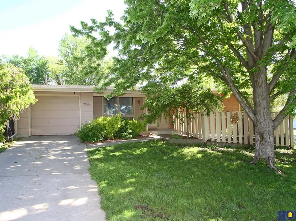7510 Steinway Rd, Lincoln, NE 68505