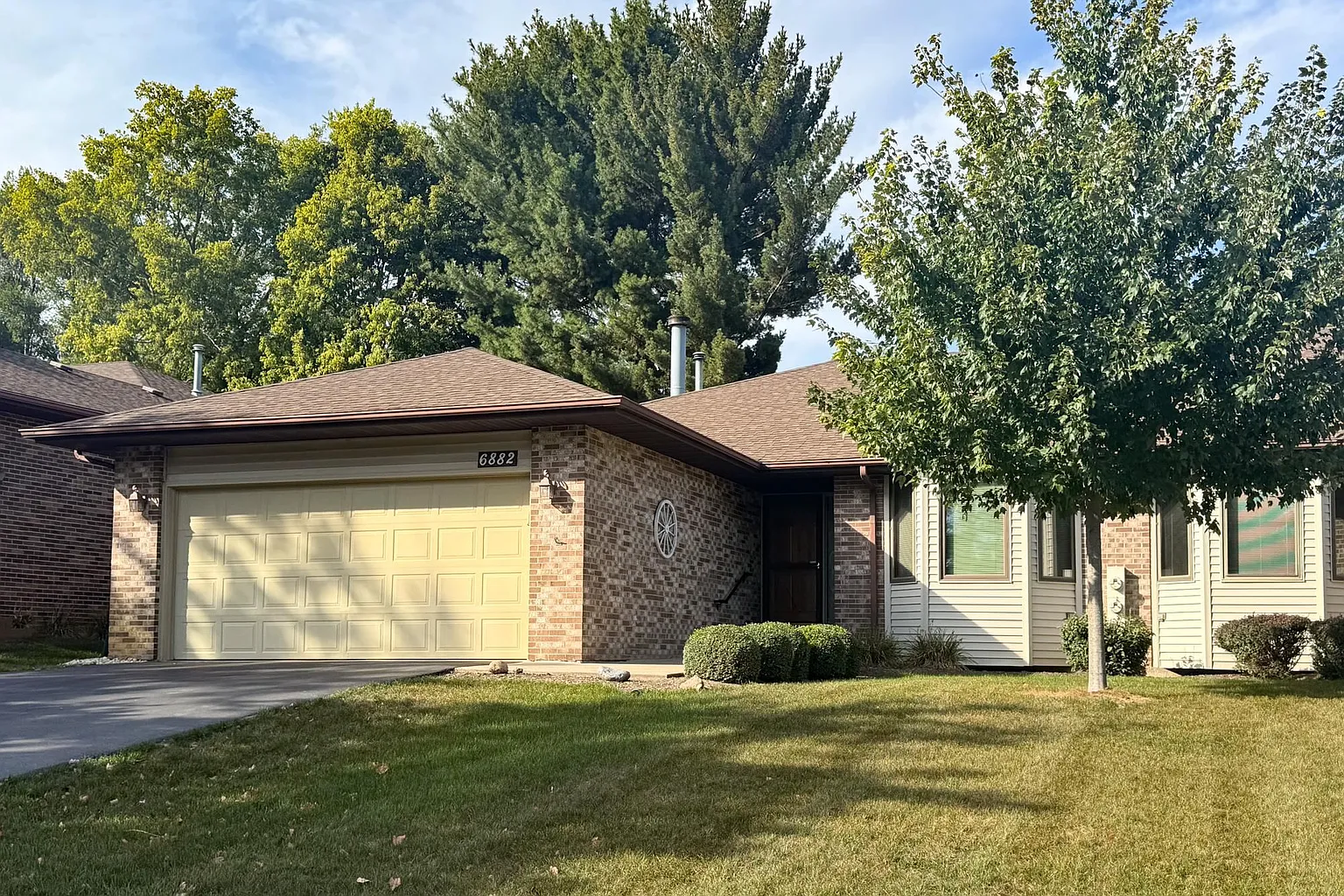 6882 Redansa Dr photo 1