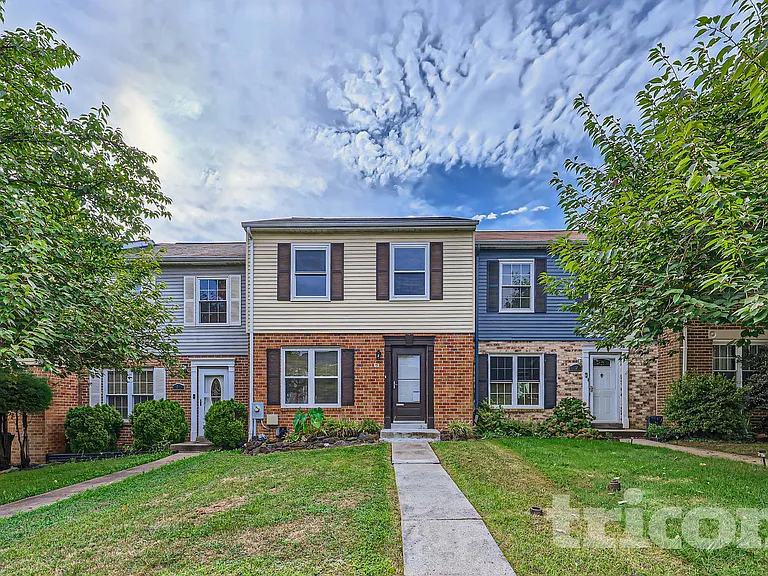 19 Clearlake Ct — Photo 2