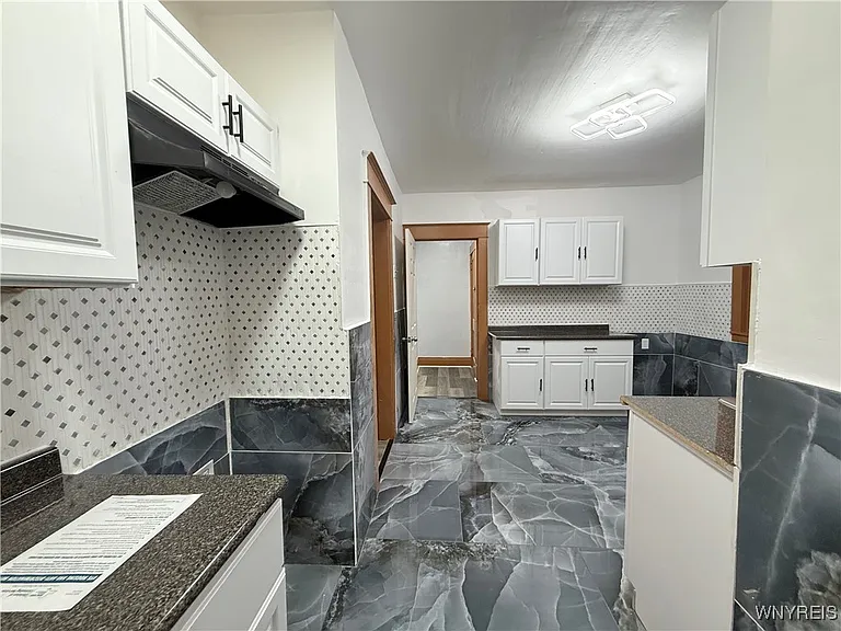 111 Dempster St — Photo 13