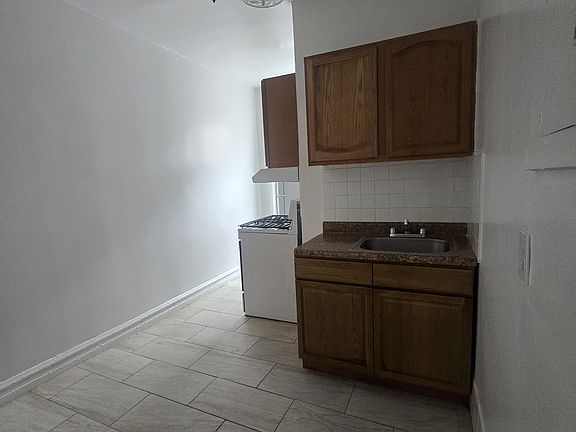 4th image of 3175 Villa Ave APT 1E