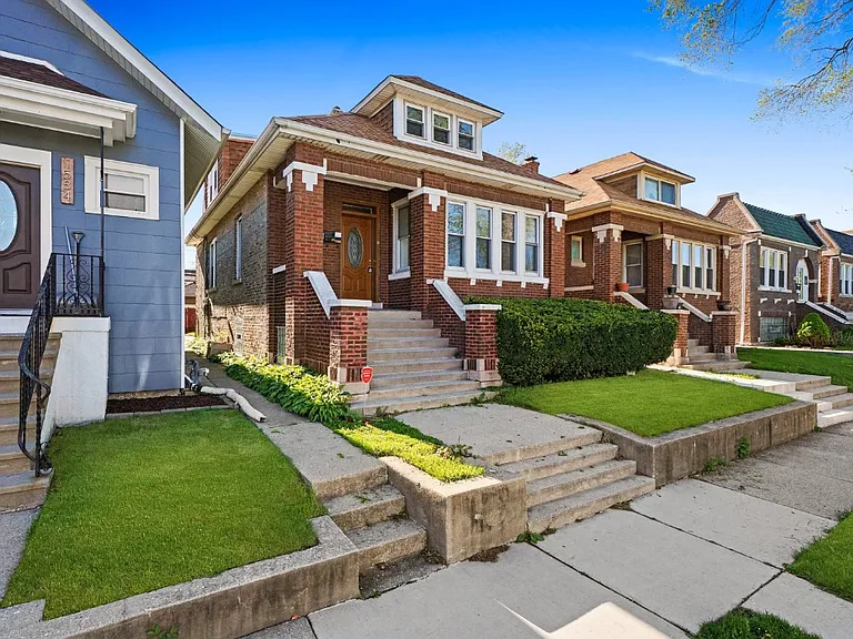 1532 Lombard Ave — Photo 3
