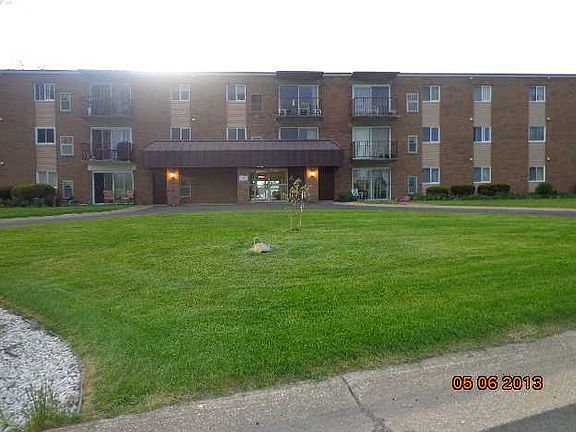2nd image of 1305 S Lake Wilmer Dr