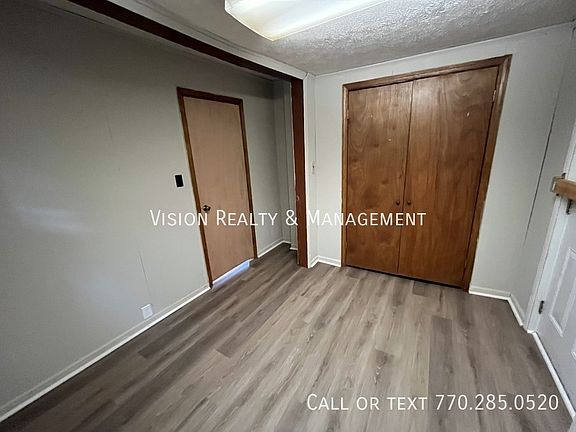 4th image of 802 Williams St