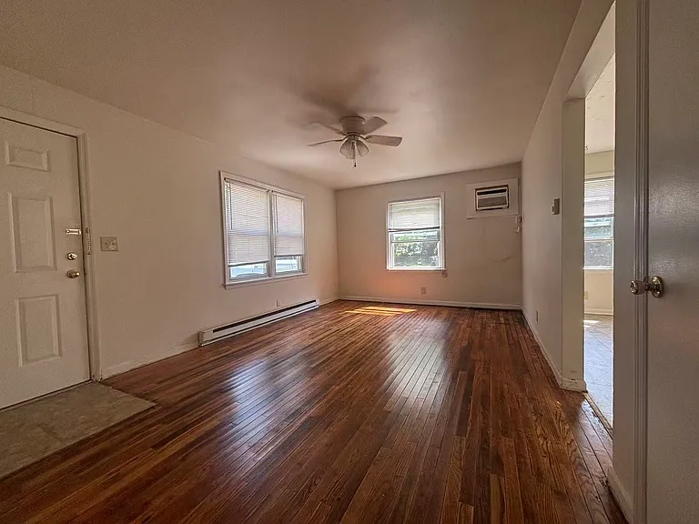 1666 McConnell Ave — Photo 2