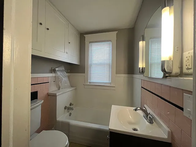 Bathroom - Main floor