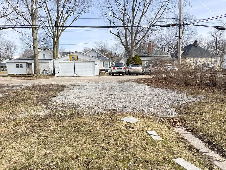 118 N Martin St — Photo 29