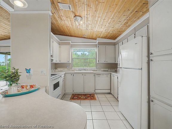3rd image of 1208 Langer Ln