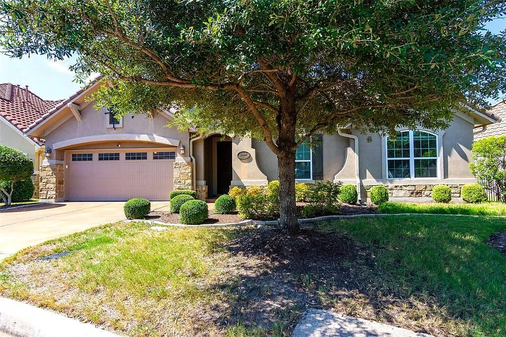 3 bed, 2.0 bath, 1979 sqft, $2,600 — Photo 2