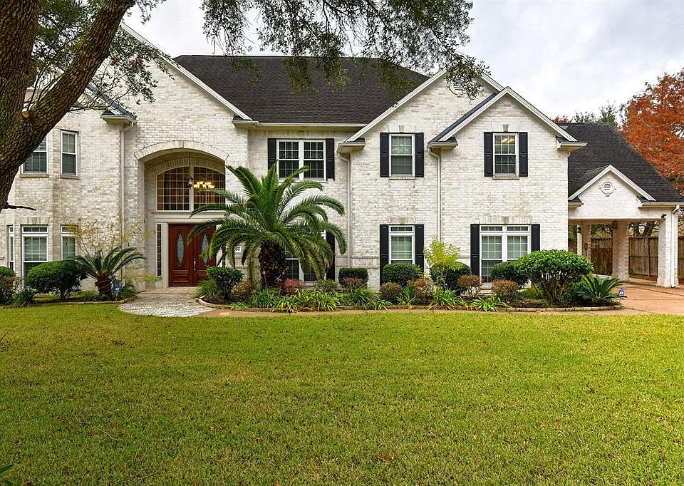1st image of 1704 E Winding Way Dr