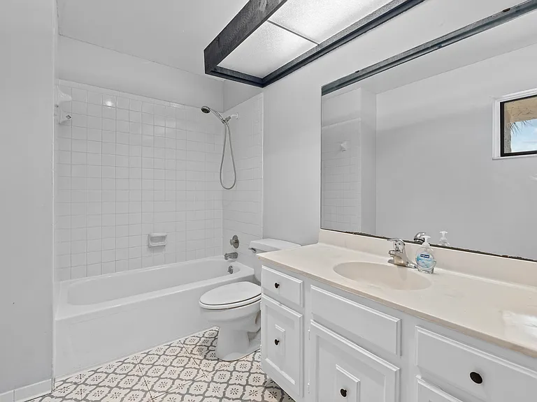 2nd Bath Upstairs