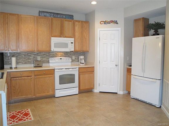 4th image of 6098 Woodford Dr