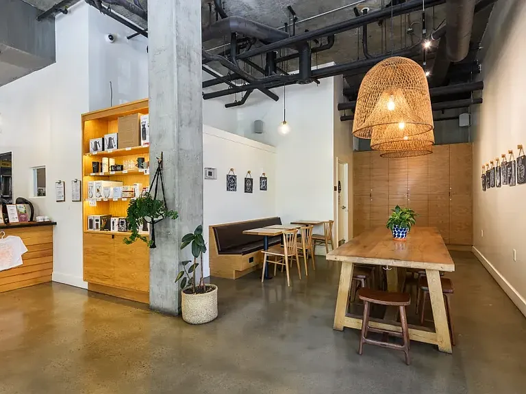 16 Powerhouse — Photo 11
