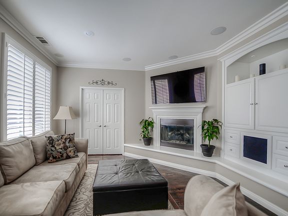 Spacious Family Room 