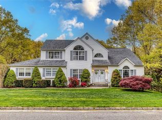 5 Kimberly Ct, Manorville, NY 11949