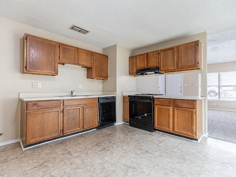 9643 Bratton Dr — Photo 10