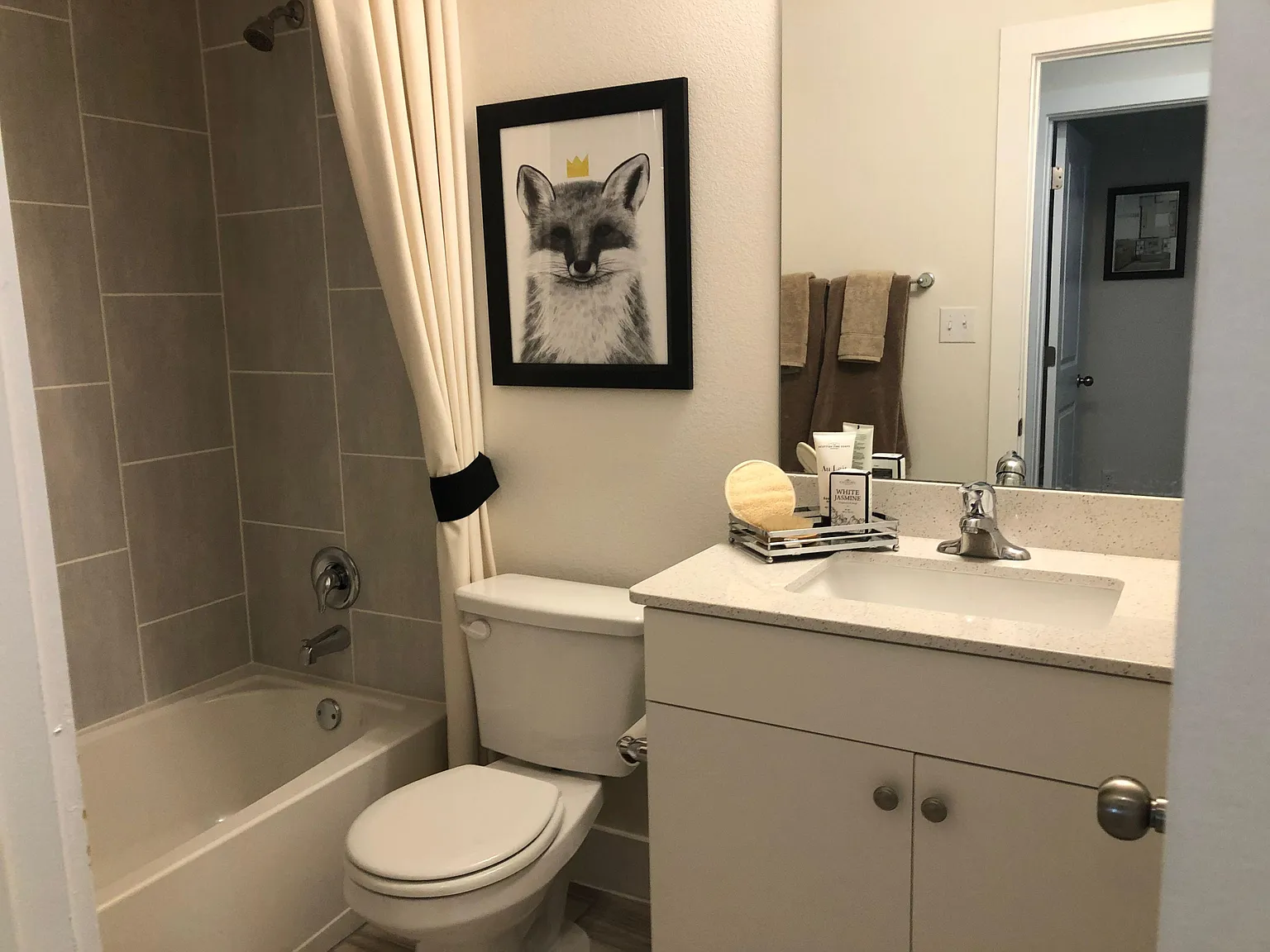 4 bed, 2.5 bath, 1604 sqft, $1,040 — Photo 4